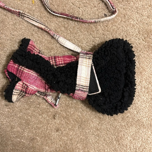 fuzzy dog jacket with leash - Picture 2 of 2
